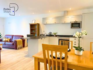 No 6 PolkaStays Ivy Farm Orchard Suite - - 7