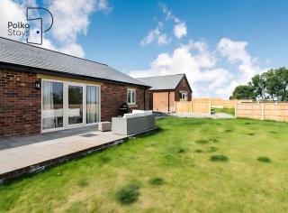 No 6 PolkaStays Ivy Farm Orchard Suite - - 1