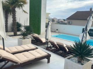 SEA VIEW LUXURY PENTHOUSE WITH SAUNA, JACUZZI AND POOL in VILLA ZADAR SUPERIOR - 2