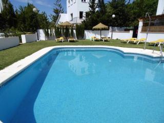 Adosado con piscina - Nerja - 2