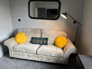 Boutique 2 bedroom apartment - Mersham - 5