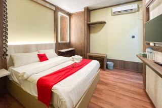 RedDoorz Plus at Pasar Bengkong Centre Batam - 9