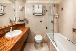 Radisson Blu Hotel, London Heathrow - Hillingdon - 7