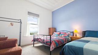 Top Hill House - - 9