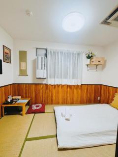 Namba 5 min walk, 100m to Kuromon Market in Sennichimae shopping district, 3 subway junctions - Osaca - 2