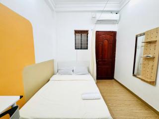 Private Kitchen Balcony Or Window Apart 1km From Airport - 2