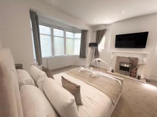 Stanley House - Luxury 6 Bed, Free Parking - Blackpool - 2