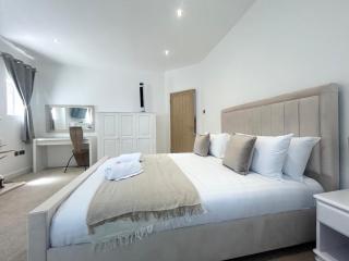 Stanley House - Luxury 6 Bed, Free Parking - Blackpool - 1