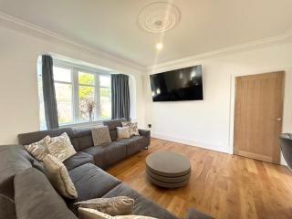 Stanley House - Luxury 6 Bed, Free Parking - Blackpool - 3