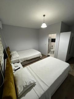 Elit 61 Hotel - - 1