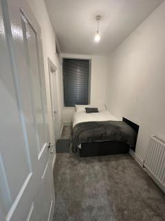 2-bed flat with free parking - Cardiff - 8