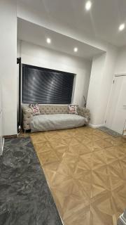 2-bed flat with free parking - 6