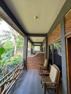 Vivian's Lakey peak homestay - 6