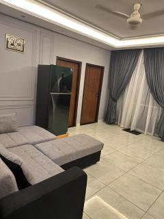 Modern Apartment with Balcony - Karachi - 0