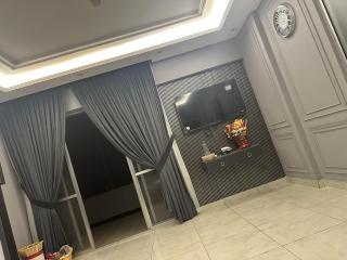 Modern Apartment with Balcony - Karachi - 9