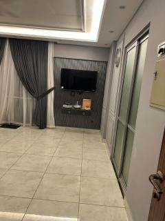 Modern Apartment with Balcony - Karachi - 7