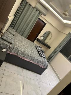 Modern Apartment with Balcony - Karachi - 2