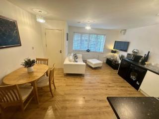 Spacious and Welcoming one-bedroom apartment - Sunningwell - 2