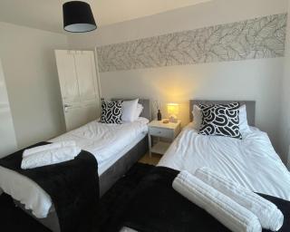 Modern 3 Bedroom Contractor Stay House in Birmingham B23 near M6 with Free Parking and WiFi - 2
