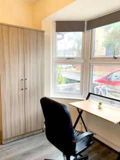 Walton Terrace House in Woking - Woking - 6