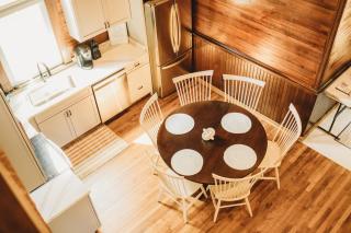 Corton Lodge on the Elk River - - 7