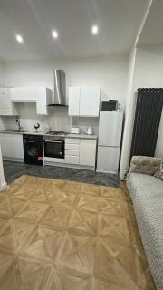 2-bed flat with free parking - Cardiff - 0