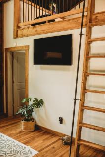 Corton Lodge on the Elk River - - 3