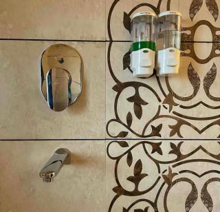 Barhol Lodge - - 7