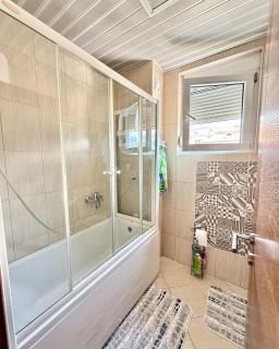 Sea View One Bedroom Apartment - Bar - 3