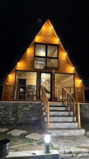 Nora's Chalet - - 0