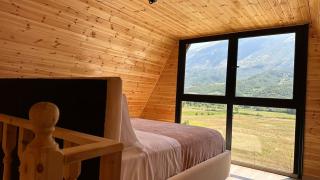 Nora's Chalet - - 8