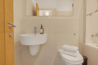 1 Bed Apartment London By Leyton Orient, ABBA Arena & Olympic Park - 1