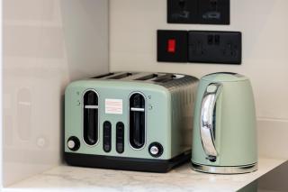 Kew Garden Suite 2BR Sleeps 9 Near Central London - 6