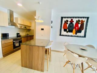 Beautiful apt-balcony in La Carolina 70 QLED TV - 3
