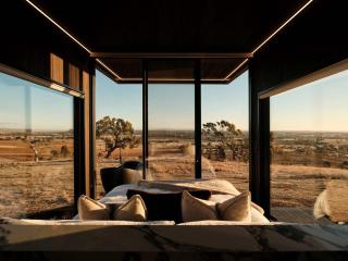 Luxury Winery Stay with Sweeping Hilltop Views - 9