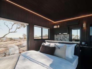 Luxury Winery Stay with Sweeping Hilltop Views - Cornella - 5