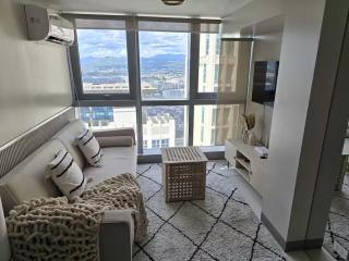Modern Comfort & Snap Worthy with Pool, Gym & More - Manila - 0