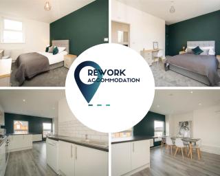 King St Contractor Accommodation 6 bed 6 bath free parking for vans nr Birkenhead by Rework Accommodation - Wallasey - 0