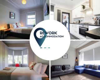 Parkside View Wallasey 5 bedroom 5 bathroom with on-street parking ideal for Groups Families or Contractors with vans by Rework Accommodation - Wallasey - 0