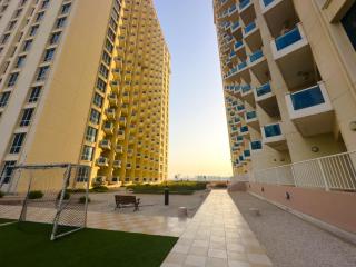 Spacious 2BR in Lago Vista Tower - 3