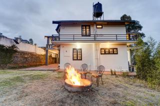 Garden Haven 3 BHK Villa with Balcony and Verandah Escape - 4