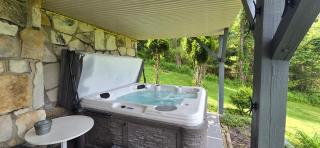 Bourbon Sunsets- 3-bedroom Dog-friendly home with Hot Tub and Gorgeous Views! - McHenry - 9