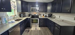 Bourbon Sunsets- 3-bedroom Dog-friendly home with Hot Tub and Gorgeous Views! - McHenry - 5