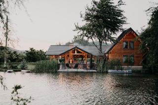 Moonlake Chalet - - 9