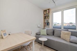 Family Apartment with Air Conditioning with 3 Bedrooms in Cracow by Noclegi Renters - Krakow - 8