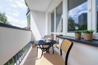 Family Apartment with Air Conditioning with 3 Bedrooms in Cracow by Noclegi Renters - Krakow - 5