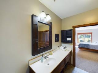 Soaring Eagle Ski-in Ski-out Condo W Hot Tubs - Snowshoe - 2