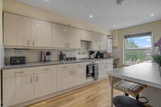 Parkside 3 Bed Apartment Hackney - 7