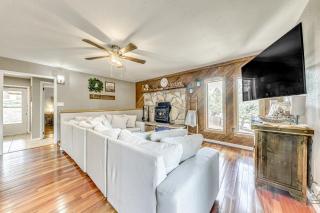 1 Block to Hiking Ruidoso Home with Game Room - 8
