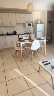 Moderno y amplio Departamento con cochera - 9